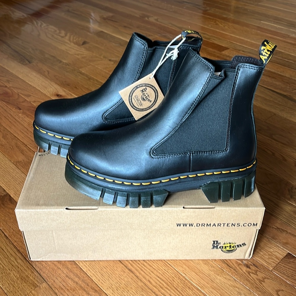 Dr. Martens Audrick 27148001 Chelsea Boots Women's 11 (EU 43) - New in Box!